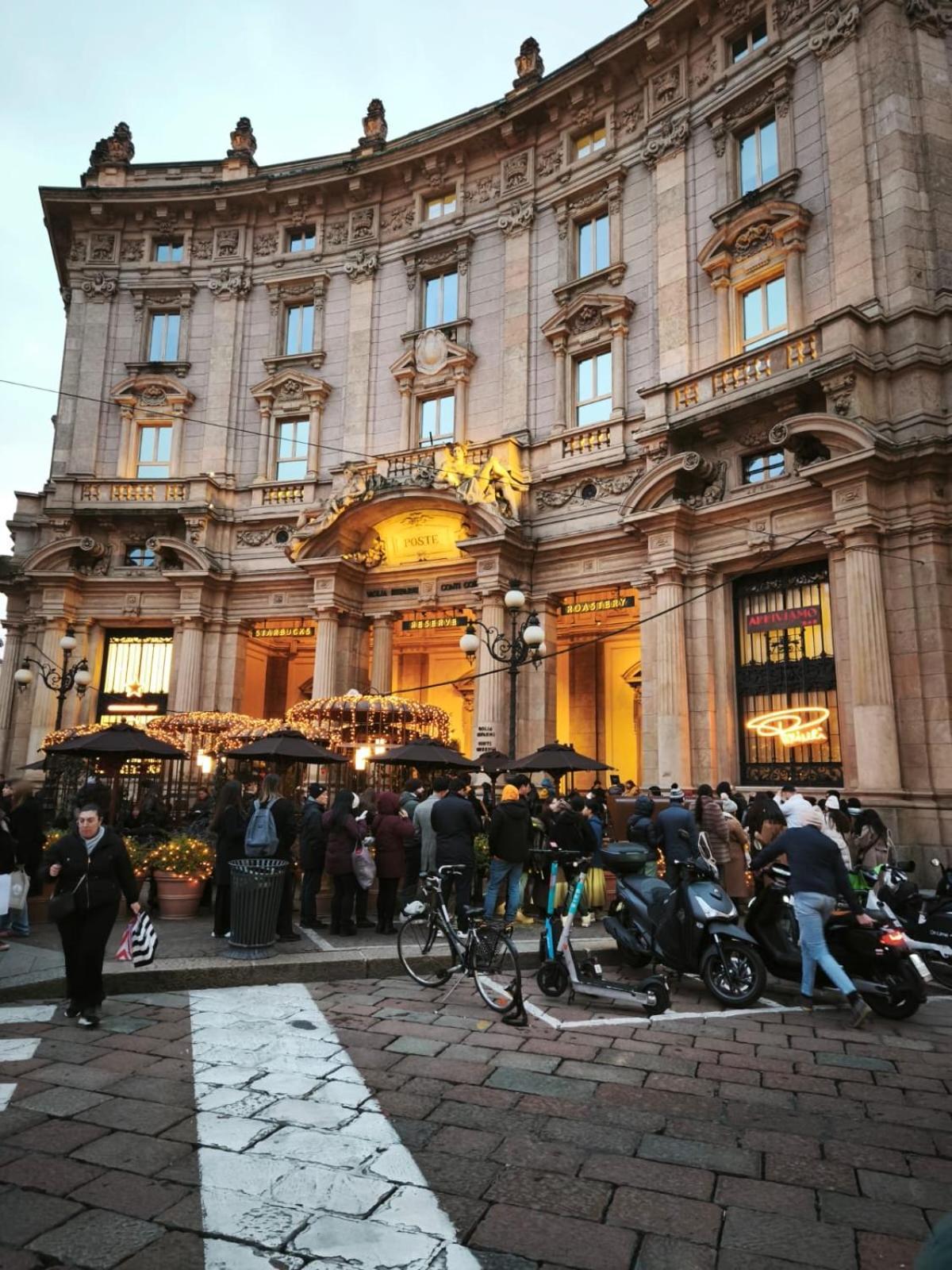 Peony House - 10 Min Duomo Apartman Milánó Kültér fotó